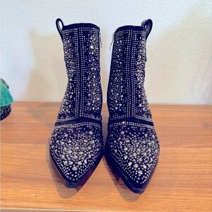 Rhinestone black bootie.